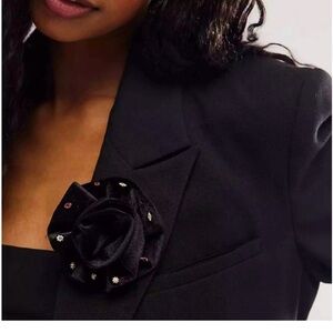 FREE PEOPLE Rosette Stud Pack in black